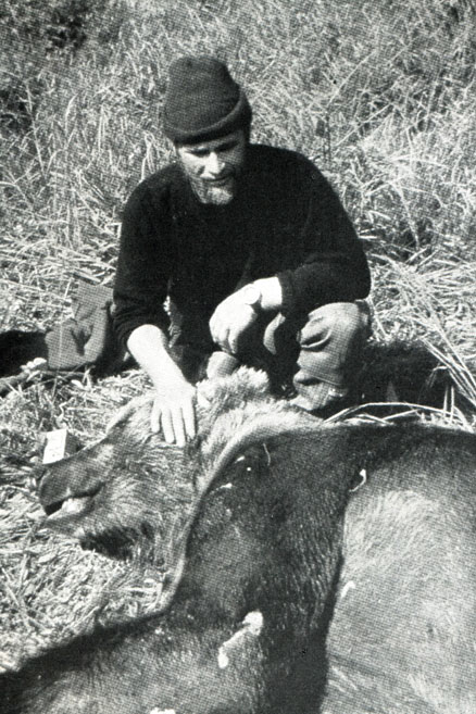 Бернар Делемотт с медведицей